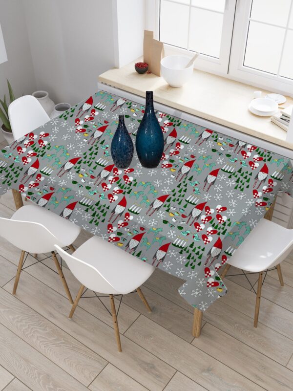 CHRISTMAS TABLE COVERS